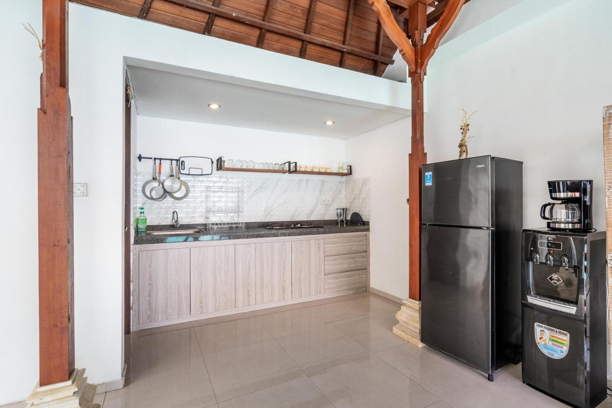 4-Bedroom Pool Villa Near Seminyak Center Экстерьер фото
